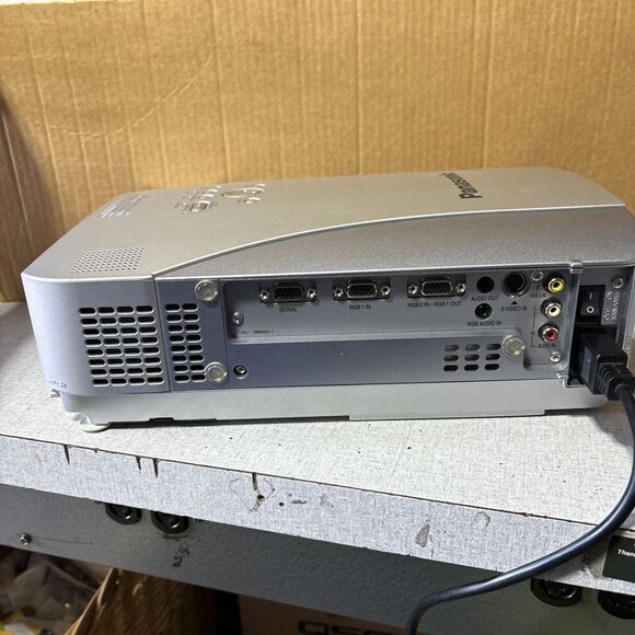 PANASONIC PT-L520U LCD Home Theater Video Projector 2000 Lumens